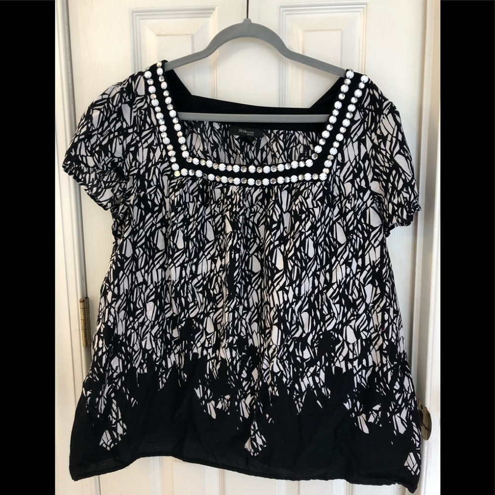 Black and White Plus Size Short Sleeve Blouse